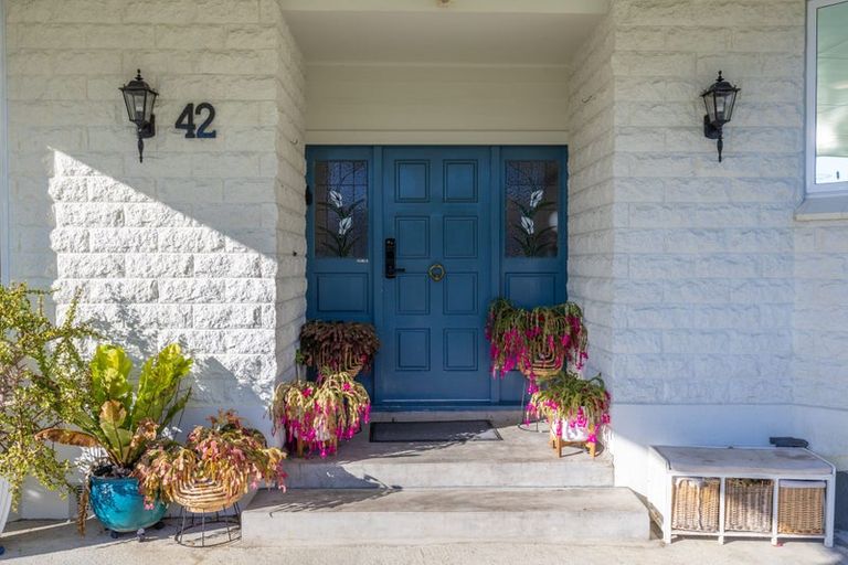 Photo of property in 40-42 Waikawa Road, Picton, 7220