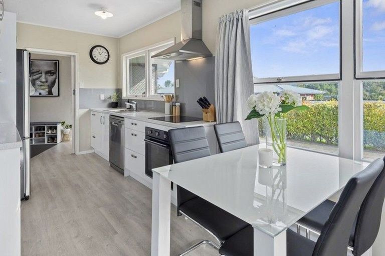 Photo of property in 51 Memorial Drive, Parahaki, Whangarei, 0112