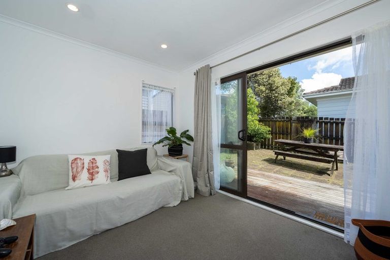 Photo of property in 28 Beauchamp Drive, Massey, Auckland, 0614