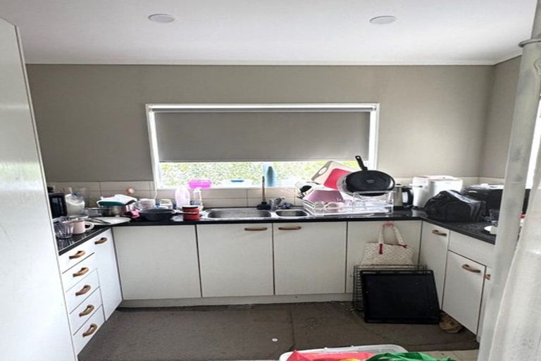 Photo of property in 16 Taupo Street, Green Bay, Auckland, 0604