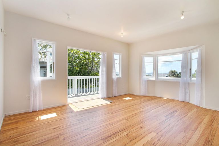 Photo of property in 32 Te Atatu Road, Te Atatu South, Auckland, 0610