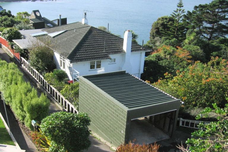 Photo of property in 11 Glenville Road, Karaka Bays, Wellington, 6022