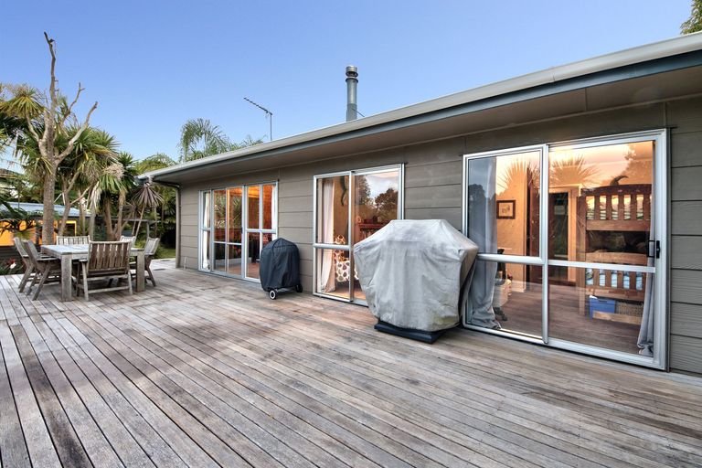 Photo of property in 113 Wirihana Road, Titirangi, Auckland, 0604