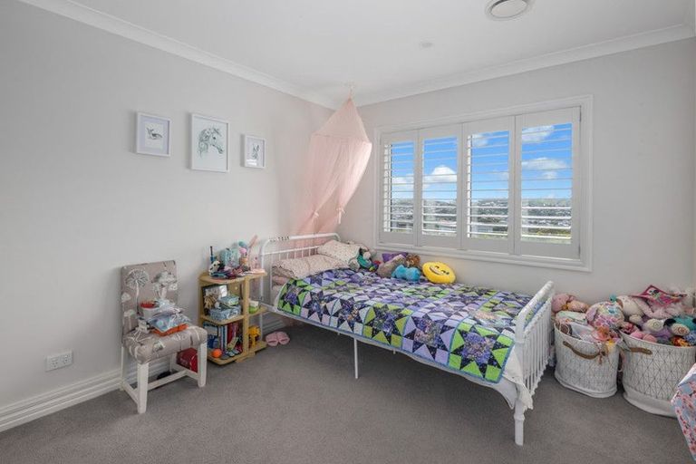 Photo of property in 30 Grumman Lane, Newlands, Wellington, 6037