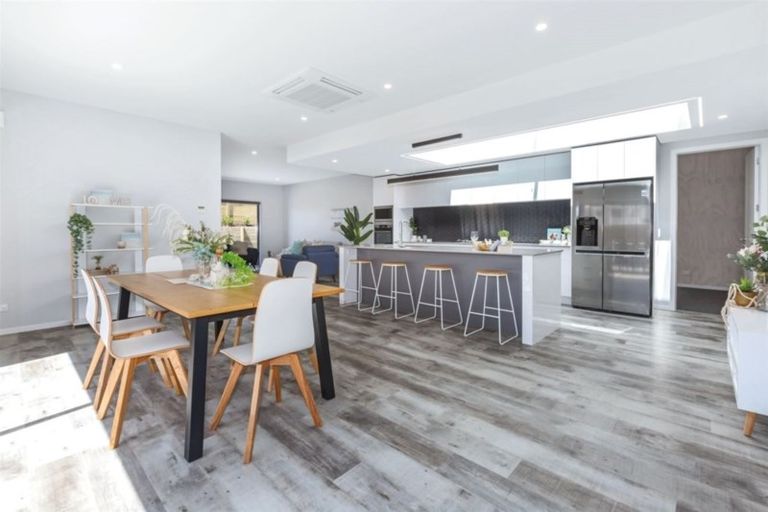 Photo of property in 55 Queen Charlotte Drive, Aotea, Porirua, 5024