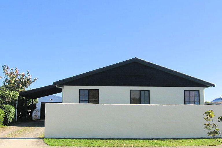 Photo of property in 6 Dennis Taylor Court, Paraparaumu, 5032