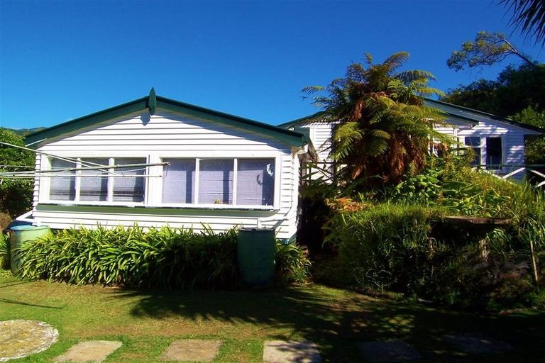 Photo of property in 13 Horomona Road, Paekakariki, 5034