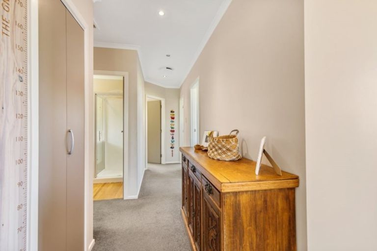 Photo of property in 43 Cedar Street, Maungaraki, Lower Hutt, 5010