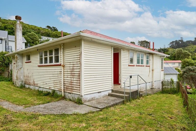Photo of property in 23 Hollies Crescent, Johnsonville, Wellington, 6037
