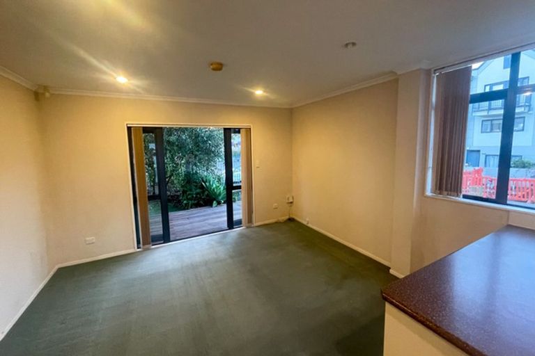 Photo of property in Tuscany Way, 22/3 Ambrico Place, New Lynn, Auckland, 0600