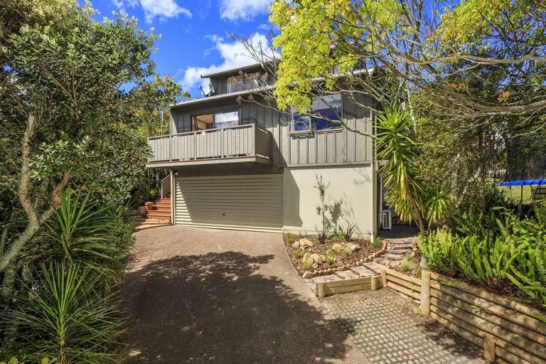 Photo of property in 20 Kallista Place, Browns Bay, Auckland, 0630