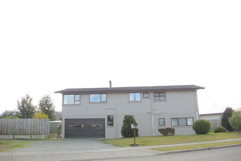 Photo of property in 19 Govan Drive, Te Anau, 9600