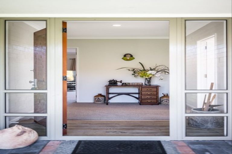 Photo of property in 26 Gillett Place, Botany Downs, Auckland, 2014