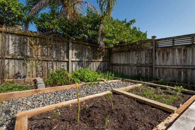 Photo of property in 16 Oakway Drive, Schnapper Rock, Auckland, 0632