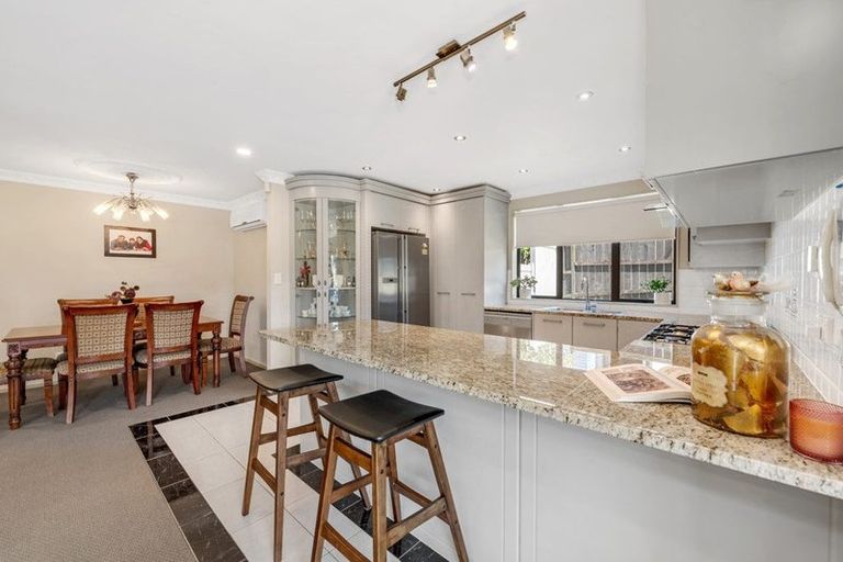 Photo of property in 26 Chateau Rise, Flat Bush, Auckland, 2016