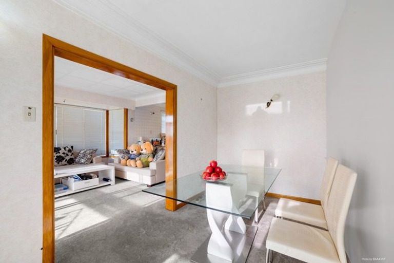 Photo of property in 102a Tiroroa Avenue, Te Atatu South, Auckland, 0610