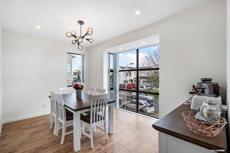 Photo of property in 24 Stephen Avenue, Henderson, Auckland, 0610