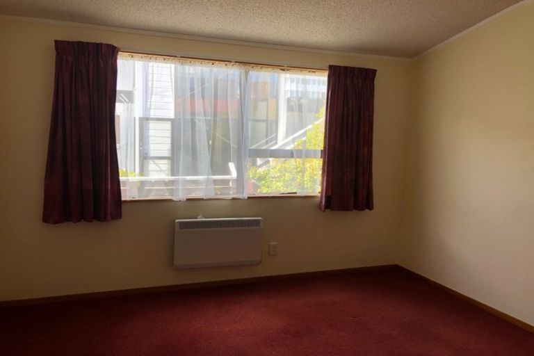 Photo of property in 16 Chestnut Grove, Maungaraki, Lower Hutt, 5010