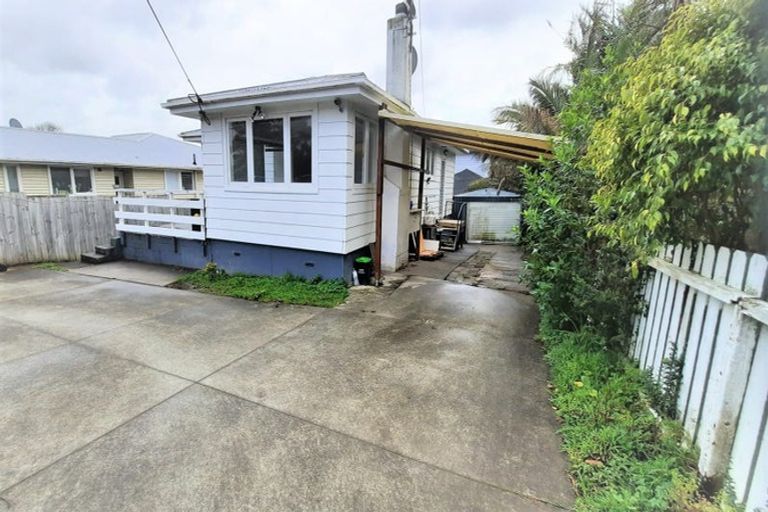 Photo of property in 17 Harrington Road, Henderson, Auckland, 0610