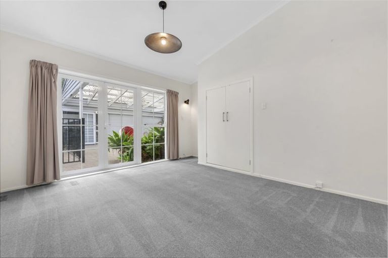 Photo of property in 1 Pakuranga Road, Pakuranga, Auckland, 2010