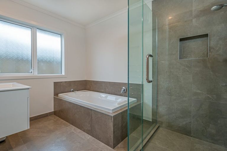 Photo of property in 26 Atlantic Drive, Fitzherbert, Palmerston North, 4410