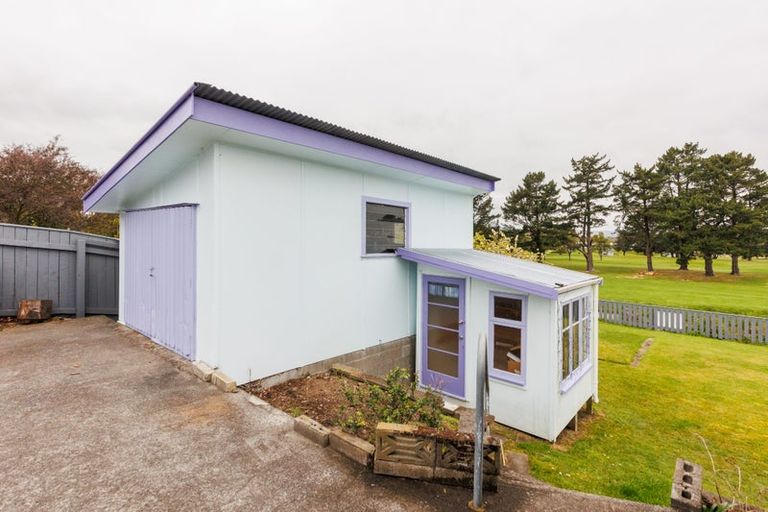 Photo of property in 27 Parkland Crescent, Terrace End, Palmerston North, 4410