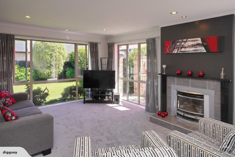 Photo of property in 10 Tawa Place, Parklands, Christchurch, 8083