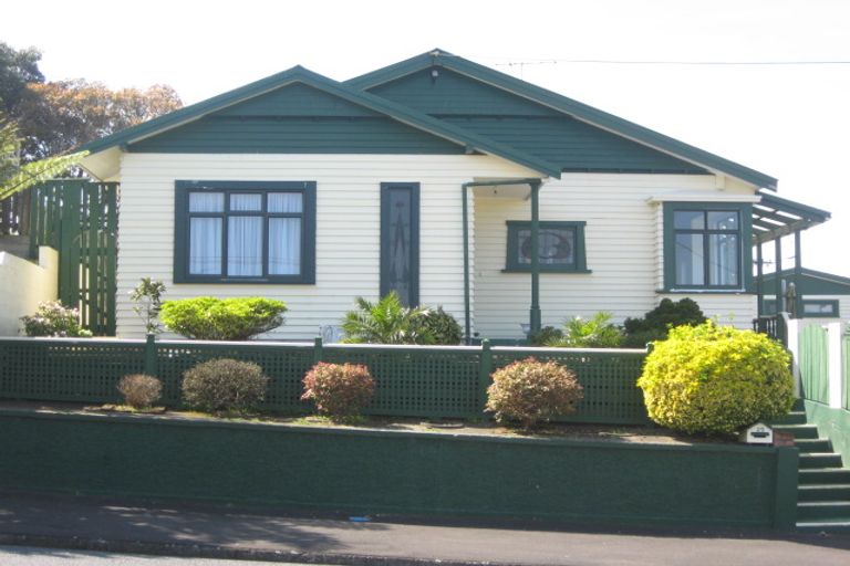Photo of property in 25 Morley Street, New Plymouth, 4310