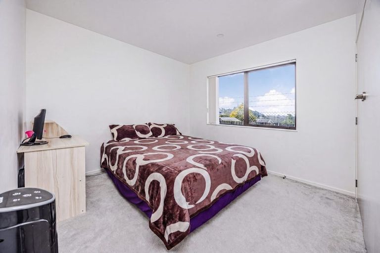 Photo of property in 22a Lincoln Park Avenue, Massey, Auckland, 0614