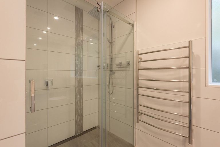 Photo of property in 103 Kakariki Grove, Waikanae, 5036