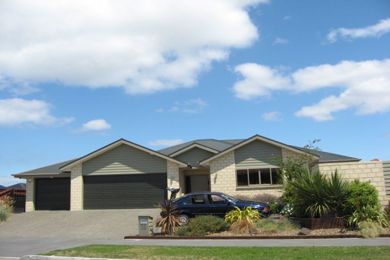 Photo of property in 33 Bottle Lake Drive, Parklands, Christchurch, 8083