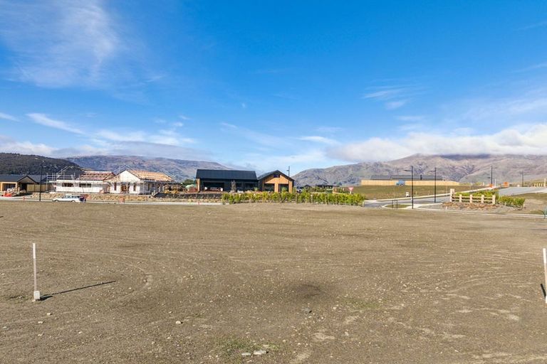 Photo of property in 55 Carrickmore Crescent, Wanaka, 9305
