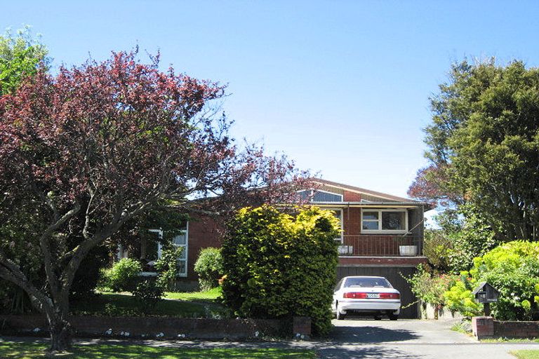 Photo of property in 24 Oakfield Street, Burnside, Christchurch, 8053