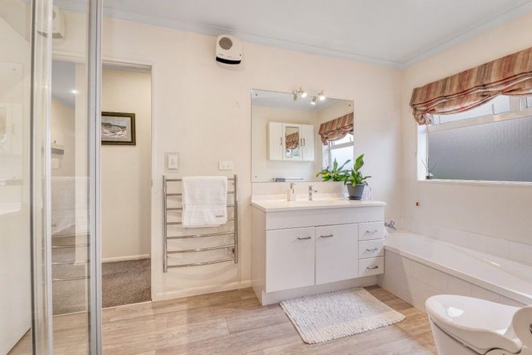 Photo of property in 16 Elan Place, Stanmore Bay, Whangaparaoa, 0932