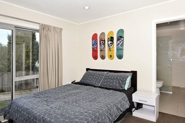 Photo of property in 235g Titirangi Road, Titirangi, Auckland, 0604