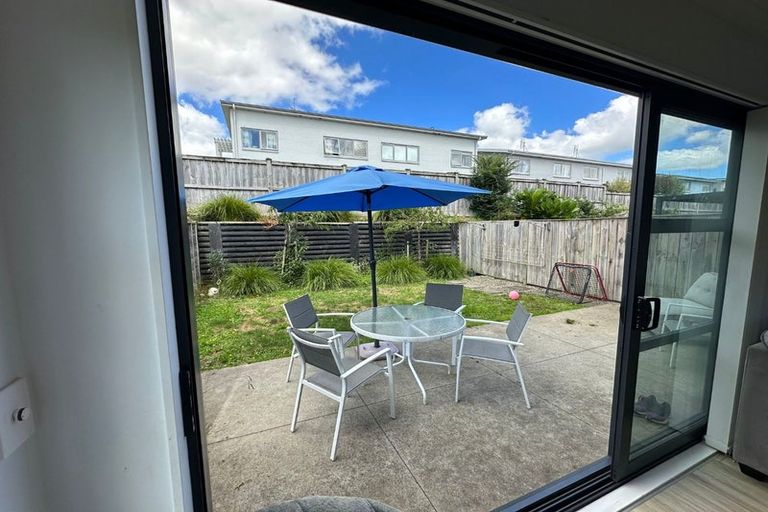 Photo of property in 59 William Wallbank Crescent, Swanson, Auckland, 0614
