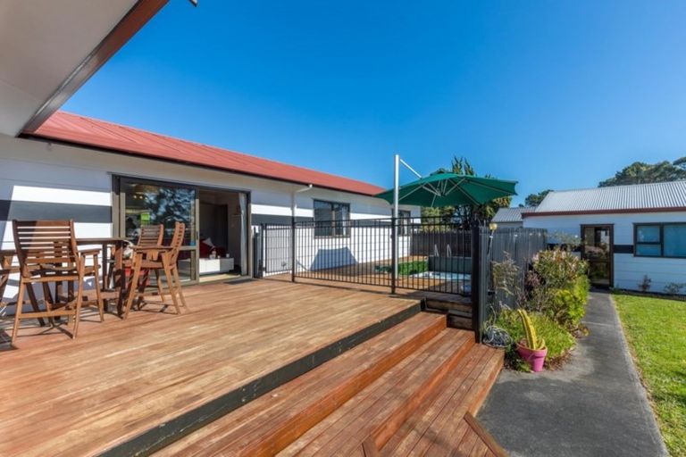 Photo of property in 8 Harbour Crest Drive, Waiuku, 2123