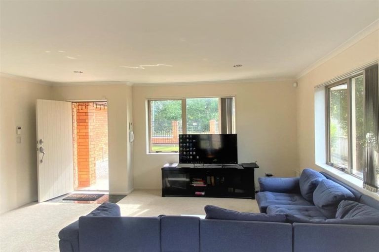 Photo of property in 106a Simpson Road, Henderson Valley, Auckland, 0614