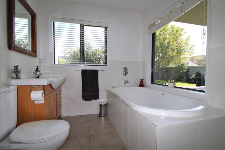 Photo of property in 42 Albert Drive, Clyde, 9330