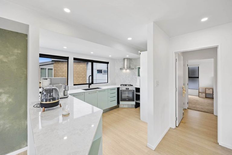 Photo of property in 2/4 Rogers Avenue, Eastern Beach, Auckland, 2012