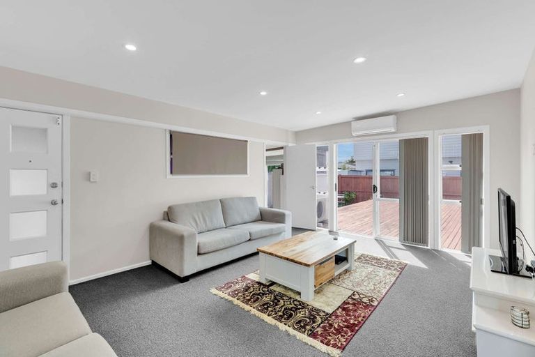 Photo of property in 7 Woodvale Road, Glen Eden, Auckland, 0602