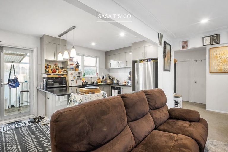 Photo of property in 8 Julian Place, Otara, Auckland, 2023