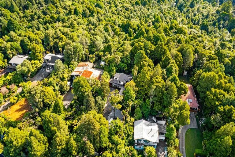 Photo of property in 560 Scenic Drive, Waiatarua, Auckland, 0612