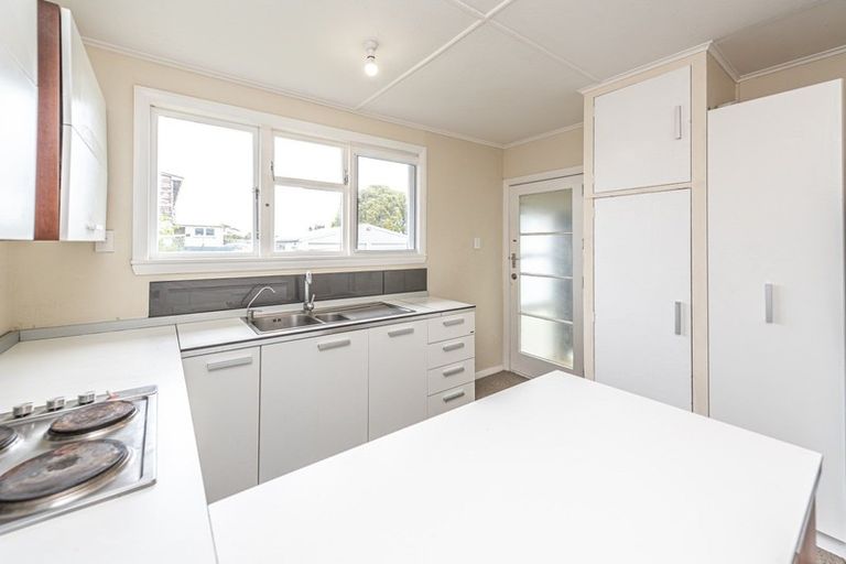 Photo of property in 28 Raupo Street, Castlecliff, Whanganui, 4501
