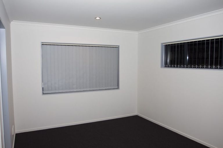 Photo of property in 33 Edgewood Way, Henderson, Auckland, 0612
