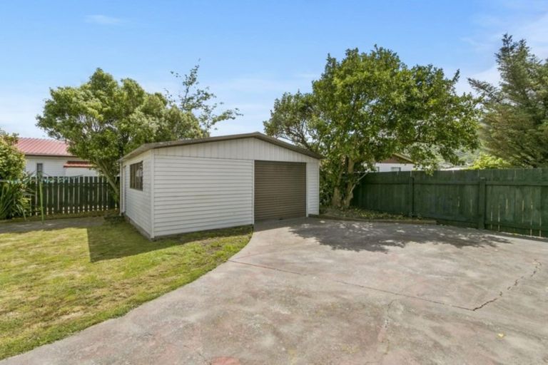 Photo of property in 4 Wellington Road, Wainuiomata, Lower Hutt, 5014
