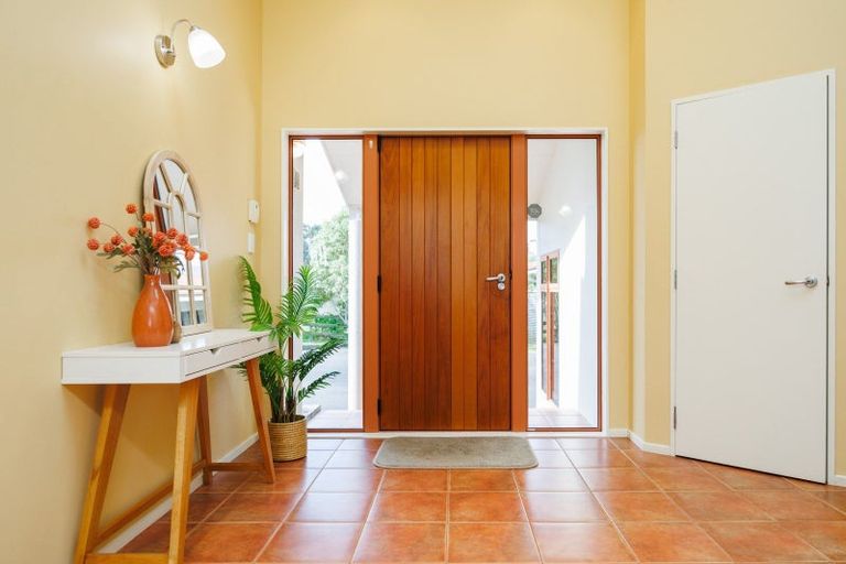 Photo of property in 25 Schnell Drive, Kelvin Grove, Palmerston North, 4414