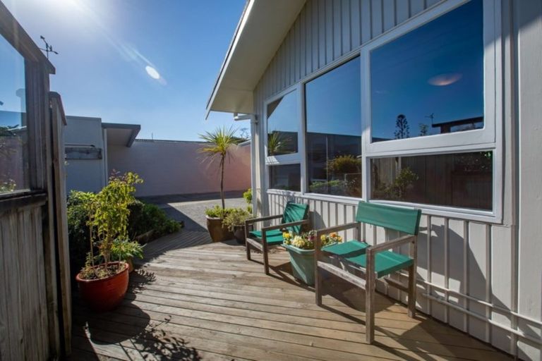 Photo of property in 7 Oak Avenue, Paremata, Porirua, 5024