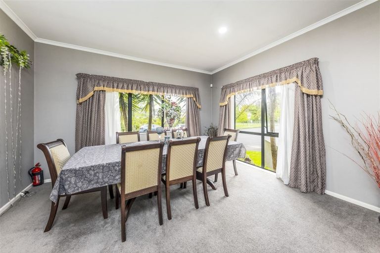 Photo of property in 1 Seresin Crescent, Flat Bush, Auckland, 2016