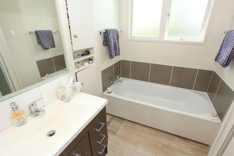 Photo of property in 6 Manukau Road, Raglan, 3225